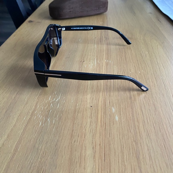 Authentic Tom Ford Men's Dark Frame Sunglasses - 100% UV Protection - Picture 3 of 5